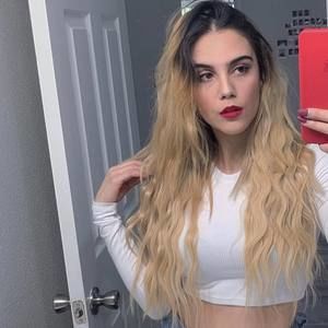 Meet your Posher, Andrea alejandra